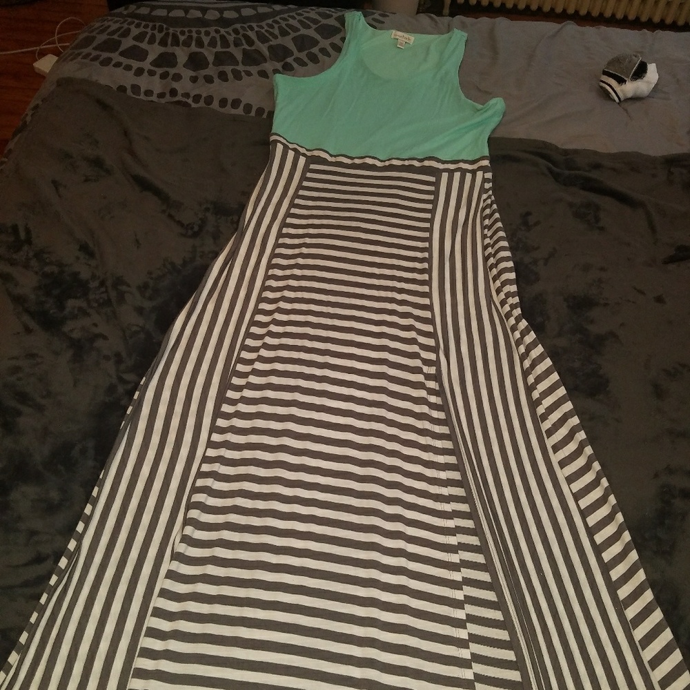 Dress - Picture 2 of 4